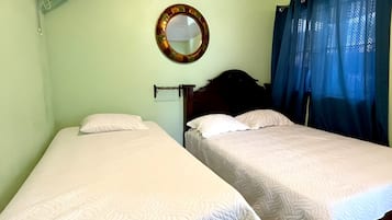 Casa de campo básico, 1 quarto, vista para o jardim | 2 quartos, edredons de pluma, camas Select Comfort