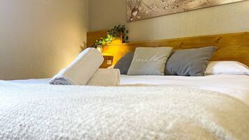 1 habitación, cuna de viaje y ropa de cama