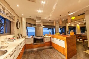 Mikrobølgeovn, ovn og kokeplater