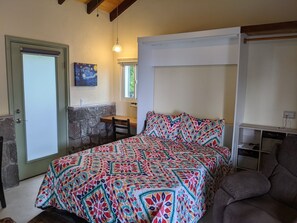 1 bedroom, desk, WiFi - Peter Hytte is close to everything at great price! (Windward Side)