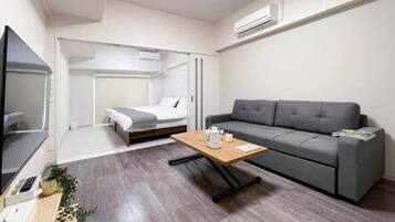 1 dormitorio, tabla de planchar con plancha, wifi y ropa de cama