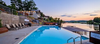 Lakefront Retreat, Infinity Pool, Fire Table