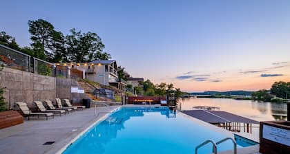 Lakefront Retreat, Infinity Pool, Fire Table