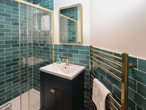 Cottage | Bathroom - Kipper Lodge (Dartmouth)