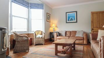 Cottage | Living area | Fireplace