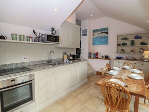 Cottage | Private kitchen - Kipper Lodge (Dartmouth)
