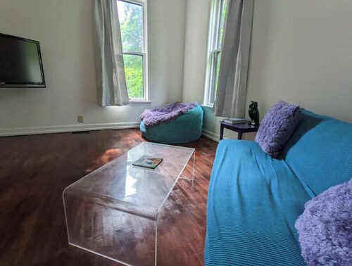 Funky, Fido-friendly flat near downtown Ishpeming.