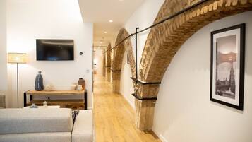 Apartamento exclusivo | Área de estar | Smart TV 43 polegadas com canais a cabo, TV, Netflix