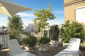 Terrace/patio - nQn Aparts & Suites Sevilla (Seville)