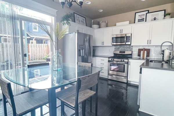 KĂŒhlschrank, Mikrowelle, Ofen, Herdplatte