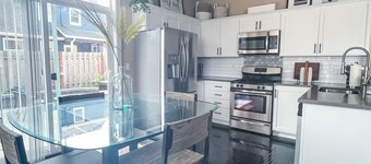 Patio w/ fire pit home ✶ 10min to DT → Has it all!