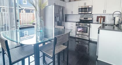 Patio w/ fire pit home ✶ 10min to DT → Has it all!