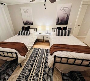 4 Schlafzimmer, Bügeleisen/Bügelbrett, kostenloses WLAN, Bettwäsche