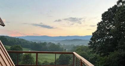 “Copper Buffalo A-Frame” Mtn Views/Hot Tub/Firepit