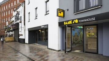 المنشأة من الخارج