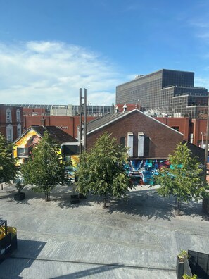 Comfort Triple Room | Busa memori, meja, ruang kerja komputer riba, seterika/papan seterika 