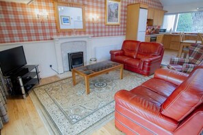 TV, fireplace - Loch Rannoch Highland Club,  Highland Lodge 43 (Kinloch Rannoch)