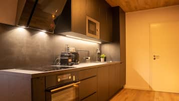 Apartemen Keluarga, 2 kamar tidur, tepi gunung | Dapur pribadi | Lemari es, microwave, oven, dan kompor