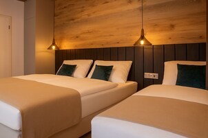 Apartamento família, 2 quartos, ao lado da montanha | Roupas de cama premium, camas Select Comfort, cofres nos quartos