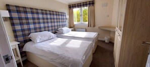 2 slaapkamers, een bureau, een strijkplank/strijkijzer, gratis wifi