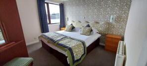 2 多间卧室、办公桌、熨斗/熨衣板、免费 WiFi