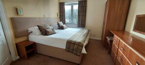 2 bedrooms, desk, iron/ironing board, free WiFi - Loch Rannoch Highland Club, Highland Lodge 1 (Kinloch Rannoch)