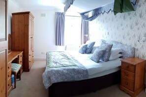 2 Schlafzimmer, Schreibtisch, Bügeleisen/Bügelbrett, kostenloses WLAN