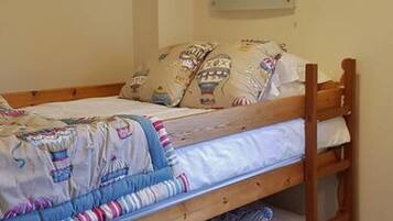 1 chambre, fer et planche à repasser, Wi-Fi gratuit, draps fournis