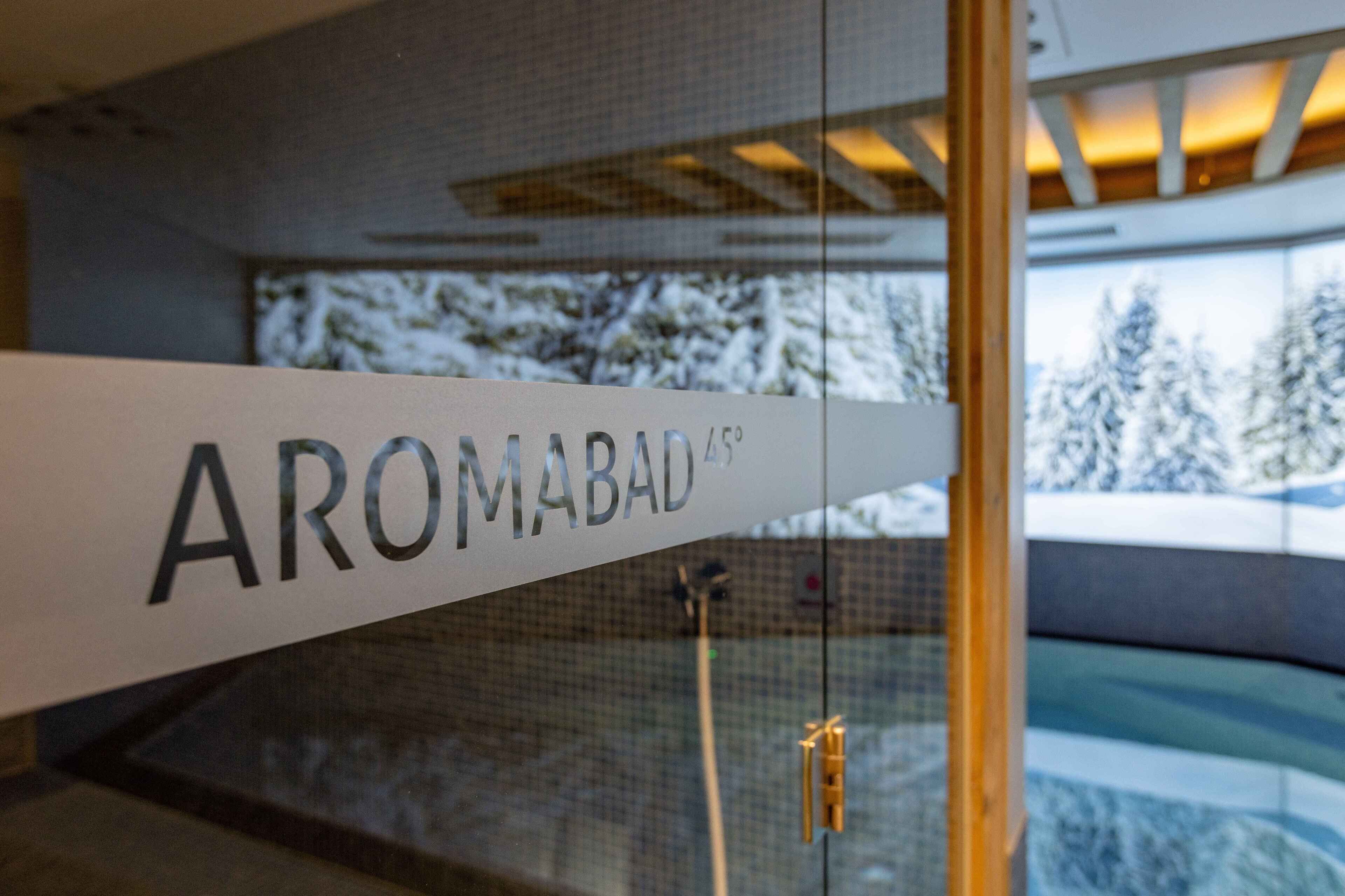 桑拿、热水浴缸、湿蒸房、热石按摩、深层组织按摩、运动按摩