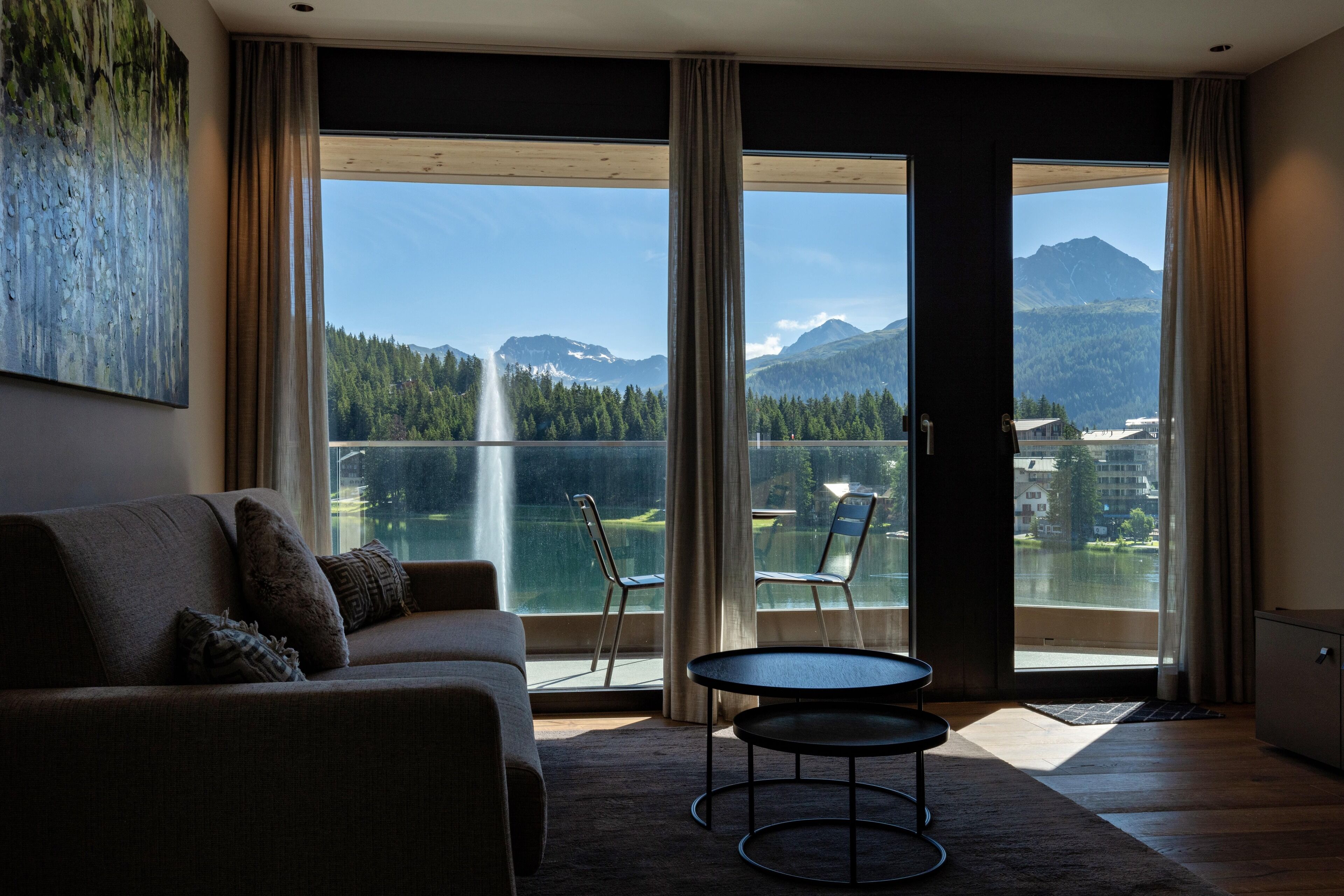 Smart TV, tablet, piso con calefacción, servicios de streaming