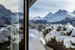 高档床上用品、羽绒被、客房内保险箱、遮光窗帘