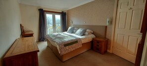 3 عدّة غرف نوم ومكتب ومكواة/لوح كي وواي فاي مجانًا