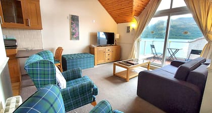 Loch Rannoch Highland Club. Lochside Lodge 8