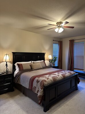 3 habitaciones, tabla de planchar con plancha y cuna de viaje 
