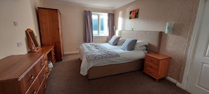 2 bedrooms, desk, iron/ironing board, free WiFi - Loch Rannoch Highland Club. Highland Lodge 5 (Kinloch Rannoch)