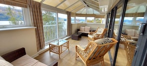 TV, caminetto, lettore DVD