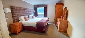 3 habitaciones, tabla de planchar con plancha y wifi gratis 