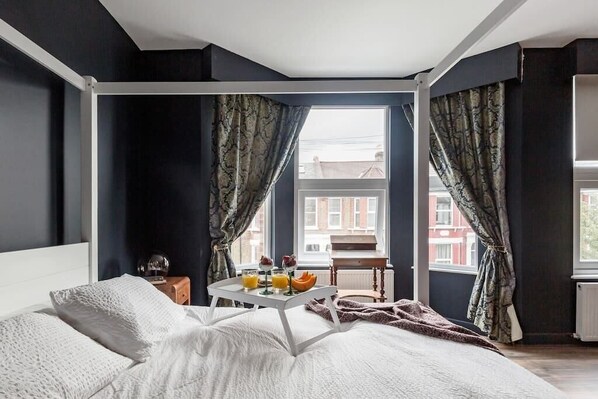6 bedrooms, iron/ironing board, travel cot, WiFi