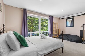 4 Schlafzimmer, Schreibtisch, Bügeleisen/Bügelbrett, kostenloses WLAN
