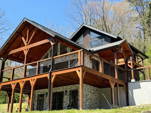 Magic Forest - 3 Acres of privacy in Gatlinburg.