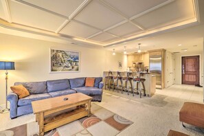 TV, fireplace, books - Beachfront Traverse City Resort Condo w/ Pool (Traverse City)
