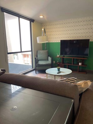 Televisión, oficina