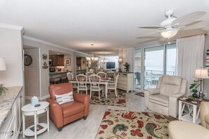 Smart TV, books - Beautiful 3-BR/2-Bath Condo with Views of Gulf of Mexico from Every Room!Complex (Panama City Beach)