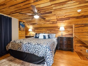 3 bedrooms, desk, iron/ironing board, free WiFi