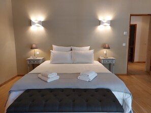 3 chambres, bureau, fer et planche à repasser, Wi-Fi gratuit