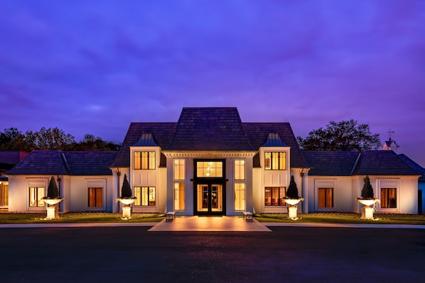 A large, two-story house with a symmetrical facade, large windows, and a central entrance. - Hotel Hartness (Greenville)