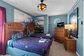 5 bedrooms, desk, iron/ironing board, travel cot - 5% Discount 2 King Ensuite on First Floor with Very Private Pool @ Windsor Hills (Kissimmee)