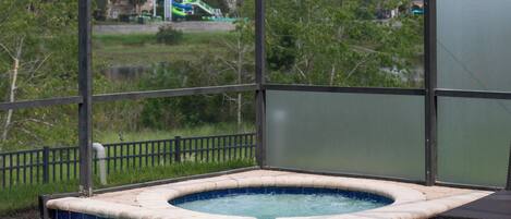 Piscina all'aperto, una piscina riscaldata