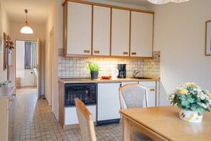Fridge, microwave, oven, stovetop - Ferienwohnung "garbers/thiele" für 2 bis 3 Personen (Niendorf/Ostsee)