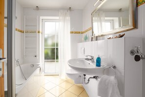 Douche, sèche-cheveux